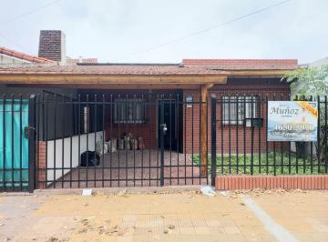 Casa de 3 ambientes, La Matanza · Casa 3 Ambientes con Cochera y Amplio Fondo Libre.
