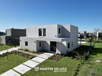 Casa · 272m² · 6 Ambientes · 2 Cocheras · Casa en Venta en La Calesa, Pilará