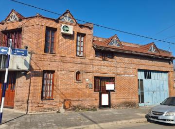 Casa · 175m² · 7 Ambientes · 3 Cocheras · 3 Propiedades en Una: Casa con Local, Galpon, Depto - 198 m² Totales - Barrio Terminal de Tandil