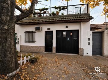 Casa · 260m² · 4 Ambientes · 1 Cochera · Venta de Casa 4 Ambientes en Villa Ballester