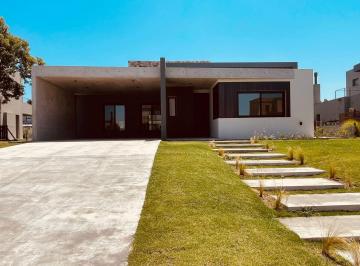 Casa · 228m² · 4 Ambientes · 2 Cocheras · Casa en Venta en Pilara en La Calesa - Urdapilleta Propiedades