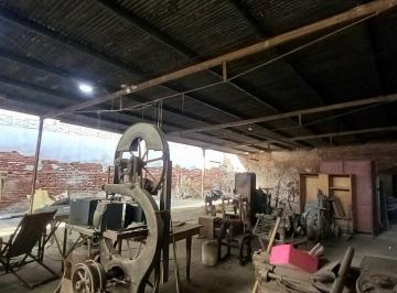 Bodega-Galpón · 660m² · 7 Ambientes · 1 Cochera · Galpón, Casa y Terreno