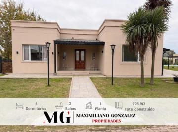Casa · 194m² · 5 Ambientes · 1 Cochera · Casa Venta y Alquiler - Lomas de Petion