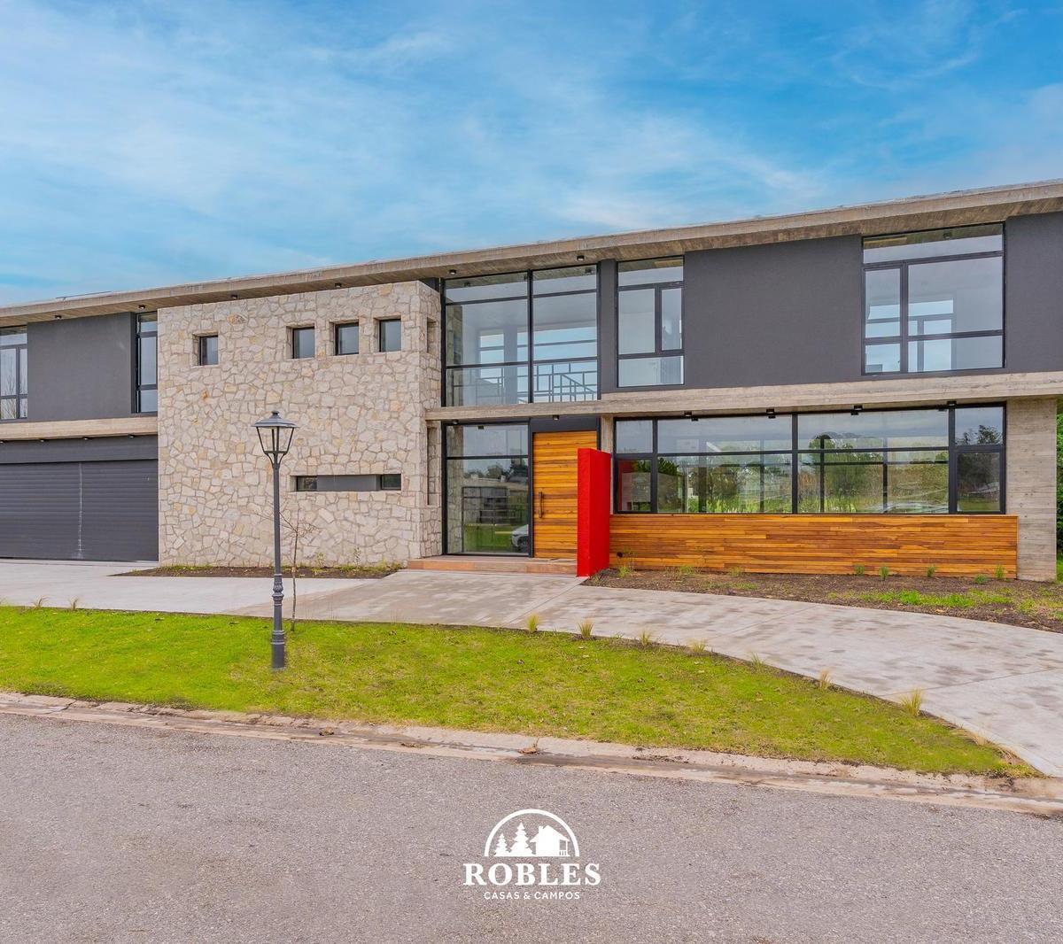 Casa estilo moderno de 450 m² en Arenas del Sur