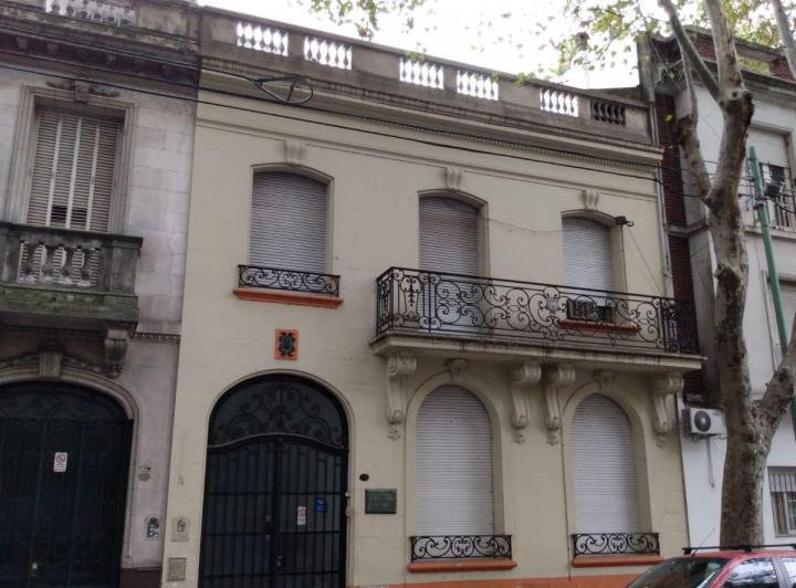 Casa · 220m² · 6 Ambientes · 2 Cocheras