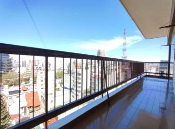 Departamento de 4 ambientes, Flores · Muy Buen 4amb en Piso Alto con Balcón, Vista Abierta y Cochera