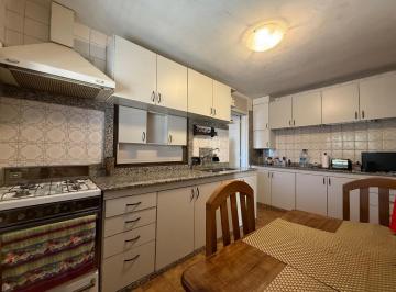 Casa · 147m² · 5 Ambientes · 2 Cocheras · Casa en Venta 3 Dorm. en Godoy Cruz