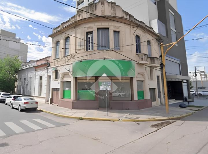 Casa · 313m² · 9 Ambientes