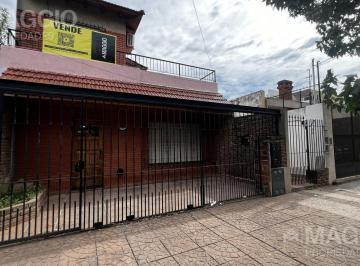 Casa · 110m² · 3 Ambientes · 1 Cochera · Venta PH en Villa Luzuriaga