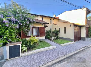 Casa · 83m² · 4 Ambientes · 3 Cocheras · Casa Tipo Duplex 3 Dorm. en Adrogue