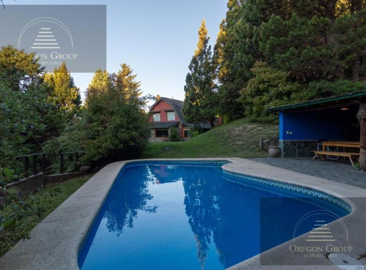 Casa · 222m² · 6 Ambientes · 2 Cocheras