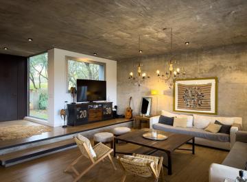 Casa · 346m² · 6 Ambientes · 2 Cocheras · Casa en Venta 4 Dorm. Estancia Q2 Oportunidad