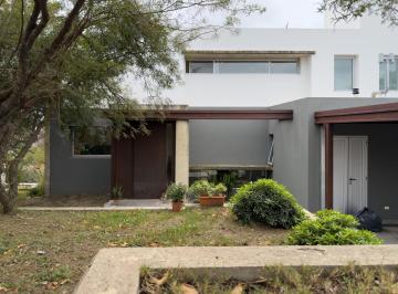 Casa · 346m² · 6 Ambientes · 2 Cocheras · Casa en Venta 4 Dorm. Estancia Q2 de Estilo Moderno