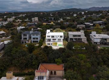 Casa · 346m² · 6 Ambientes · 2 Cocheras · Casa en Venta 4 Dorm. Estancia Q2 de Estilo Moderno