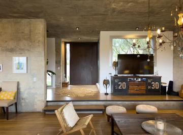 Casa · 346m² · 6 Ambientes · 2 Cocheras · Casa en Venta 4 Dorm. Estancia Q2 de Estilo Moderno