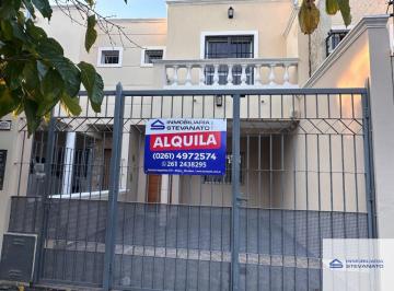 Casa de 3 ambientes, Villa Nueva · Dúplex en Alquiler C/ Cochera en Villa Nueva