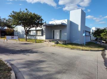 Casa de 4 ambientes, Córdoba · Alquilo Casa en Santina Norte en Una Planta. 3 Dor. 3b. Escritorio. Impecable!