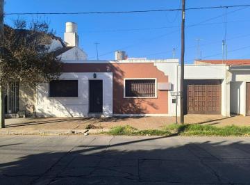 Casa · 110m² · 4 Ambientes · 1 Cochera · Venta Casa Alto General Paz 2 Dorm.