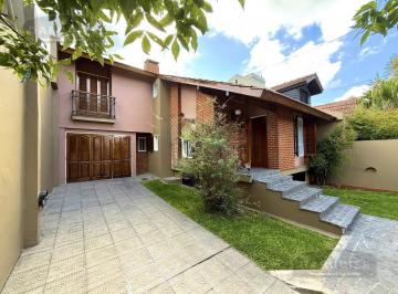 Casa · 200m² · 4 Ambientes · 2 Cocheras · Chalet en 2 Plantas