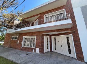 PH · 122m² · 5 Ambientes · 1 Cochera · Venta Casa 5 Ambientes Ramos Mejia Patio y Cochera