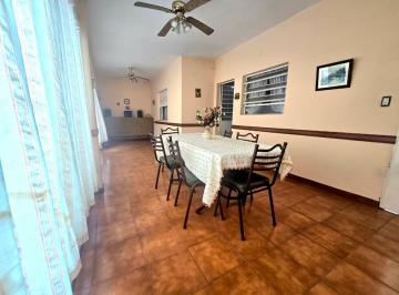 Casa · 134m² · 4 Ambientes · 1 Cochera · Casa en Villa Luzuriaga