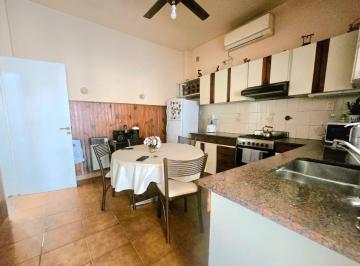 Casa · 134m² · 4 Ambientes · 1 Cochera · Casa en Villa Luzuriaga