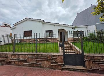 Foto · Venta de Cómodo Chalet con Galpón en Barrio Juniors.