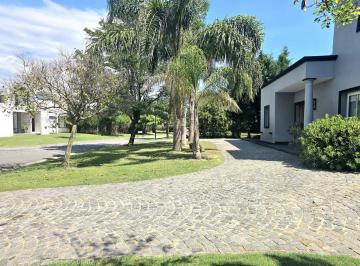 Casa · 194m² · 5 Ambientes · 2 Cocheras · Casa en El Cantón Norte