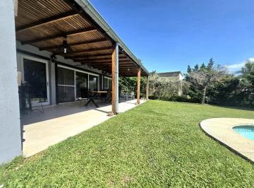 Casa · 194m² · 5 Ambientes · 2 Cocheras · Casa en El Cantón Norte