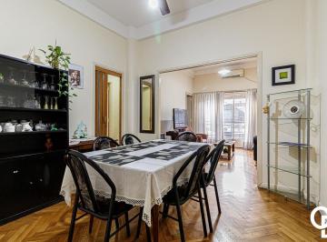 Departamento · 58m² · 3 Ambientes · Venta 3 Amb. Al Frente con Balcón y Patio Propio | Azcuénaga y Corrientes