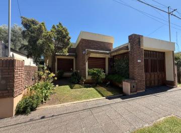 Casa · 150m² · 6 Ambientes · 1 Cochera · Casa en Venta, Lujan Bs As