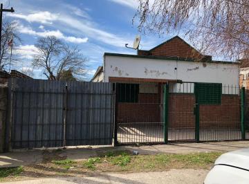 Casa · 80m² · 3 Ambientes · 1 Cochera · Casa Venta 2 Dorm. 1 Baño - 200 m² Totales - Los Hornos