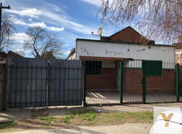 Casa · 80m² · 3 Ambientes · 1 Cochera · Casa Venta 2 Dorm. 1 Baño - 200 m² Totales - Los Hornos