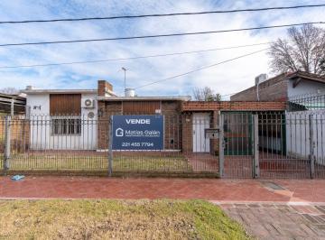 Casa · 182m² · 3 Ambientes · 2 Cocheras · Casa en Venta Entre Caminos