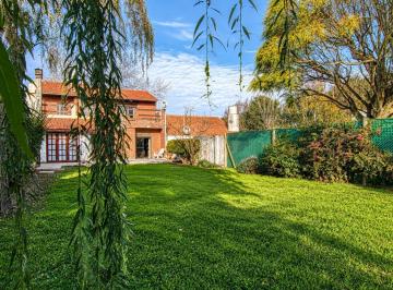 Casa · 210m² · 4 Ambientes · 2 Cocheras · Casa 4 Amb con Cochera