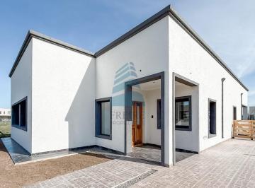 Casa · 157m² · 5 Ambientes · Venta - Casa 5 Ambientes en Lote Interno - Barrio San Pablo, Pilar