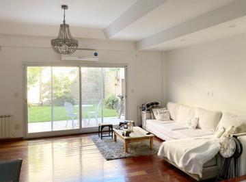 Casa · 212m² · 4 Ambientes · 1 Cochera · Alquiler Casa Amoblada de 4 Ambientes con Jardín, Parrilla y
