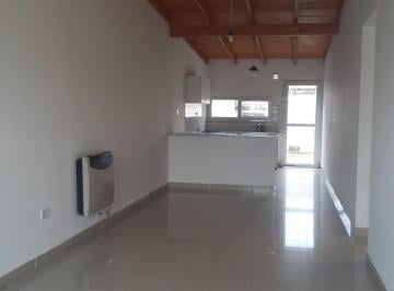 Casa · 60m² · 4 Ambientes · 1 Cochera · Alquiler Casa 2 Dorm. - Ingreso Vehicular - Patio - Rio Senguer 1458 - Neuquén Capital