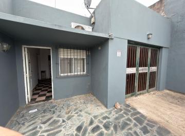 Casa · 120m² · 4 Ambientes · 2 Cocheras · Casa en Venta con Tres Dorm., Garage y Amplio Terreno