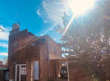 Casa de 3 ambientes, Pueblo Esther · Vivienda con Terreno