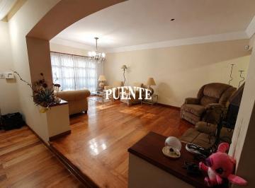 Casa · 260m² · 7 Ambientes · 3 Cocheras · Casa en Banfield Oeste