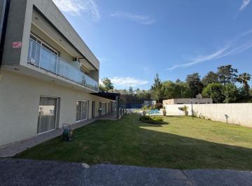 Casa · 178m² · 4 Ambientes · 2 Cocheras · Casa en Barrio El Rodeo