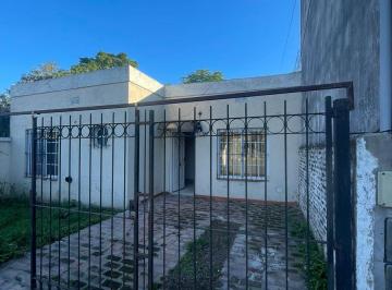 Casa · 3 Ambientes · 1 Cochera · Casa en Alquiler Tres Ambientes Lujan Zapiola Al 2969