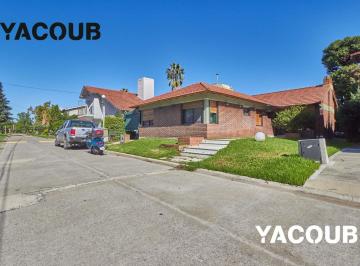 Casa · 160m² · 5 Ambientes · 2 Cocheras · Casa en Venta - 4 Dorm. 2 Baños - Cocheras - 375 m² - El Venado I, Esteban Echeverría