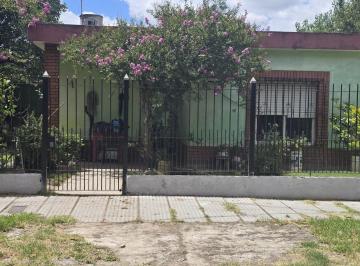 Casa · 71m² · 3 Ambientes · 1 Cochera · Casa con Cochera y Parque