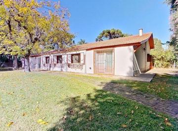 Casa · 230m² · 6 Ambientes · 3 Cocheras · Casa en Venta en El Corazón de Parque Leloir