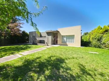 Casa · 210m² · 4 Ambientes · 1 Cochera · Casa en Venta en Santa Teresa
