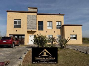 Casa · 1100m² · 4 Ambientes · 1 Cochera · Casa en Alquiler en El Barrio Cerrado La Magdalena, Canning