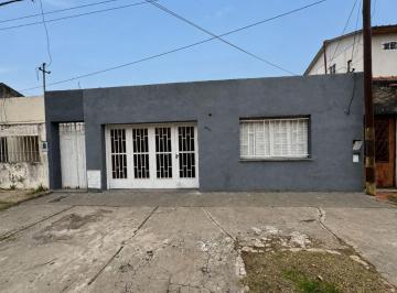 Casa · 85m² · 3 Ambientes · 1 Cochera · Casa en Venta 2 Dorm. con Patio y Pileta