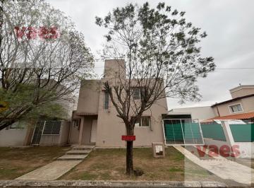 Casa · 110m² · 5 Ambientes · 2 Cocheras · Alquiler – Dúplex de 3 Dorm. con Pileta y Cochera Para 2 Autos en Barrio El Oasis